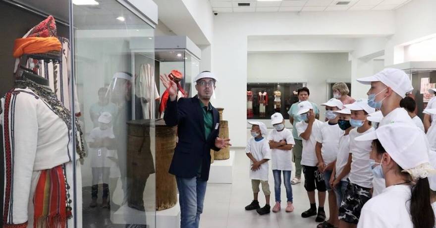 40 ребят из Краснослободского района познакомились с собранием произведений Музея Эрьзи