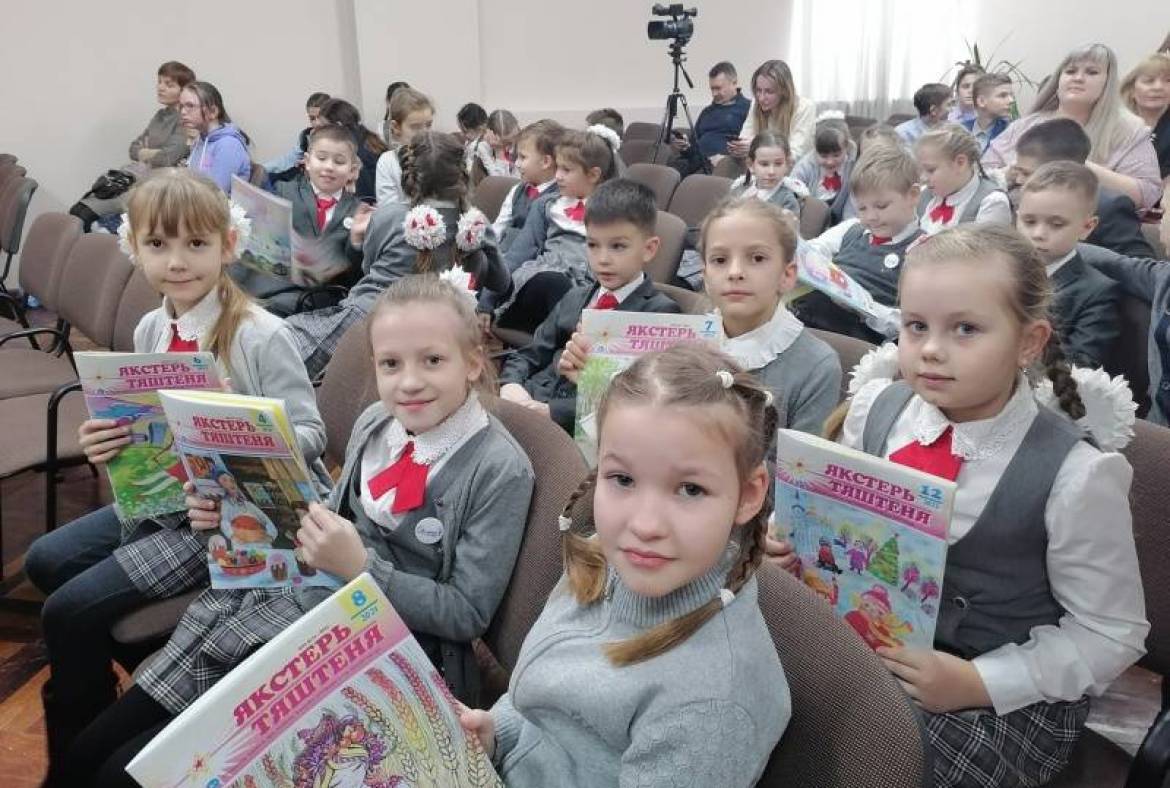 «В гостях у сказки»: театрализованное представление в Мордовской республиканской детской библиотеке