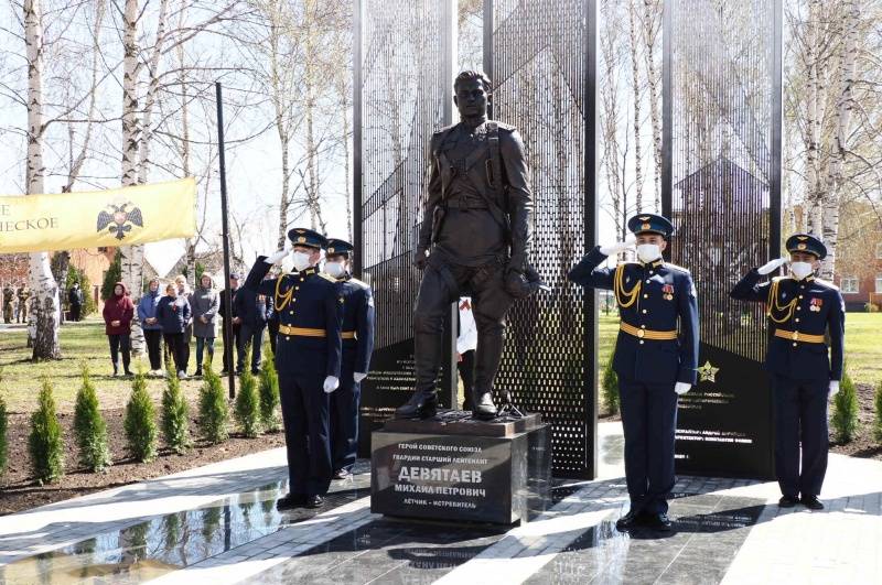 В Торбееве состоялось торжественное открытие памятника Герою Советского Союза Михаилу Петровичу Девятаеву