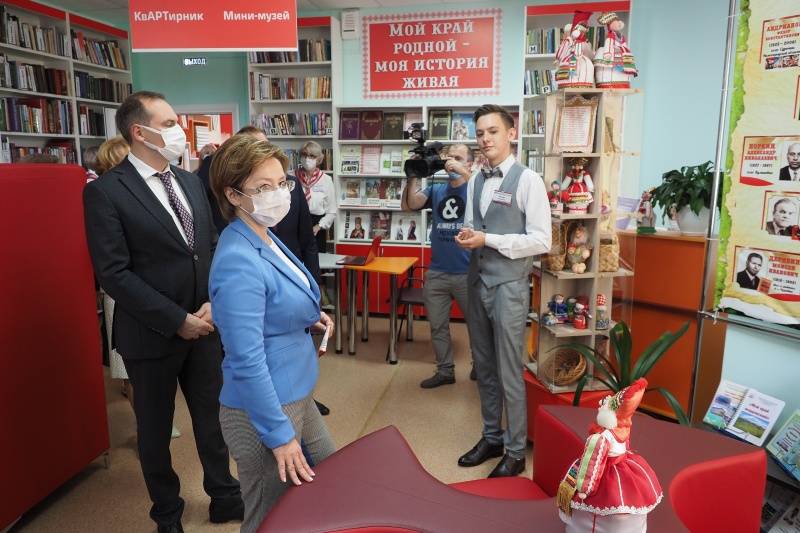 Заместитель министра культуры России Ольга Ярилова посетила модельную библиотеку «Библиоэкспресс» в Рузаевке