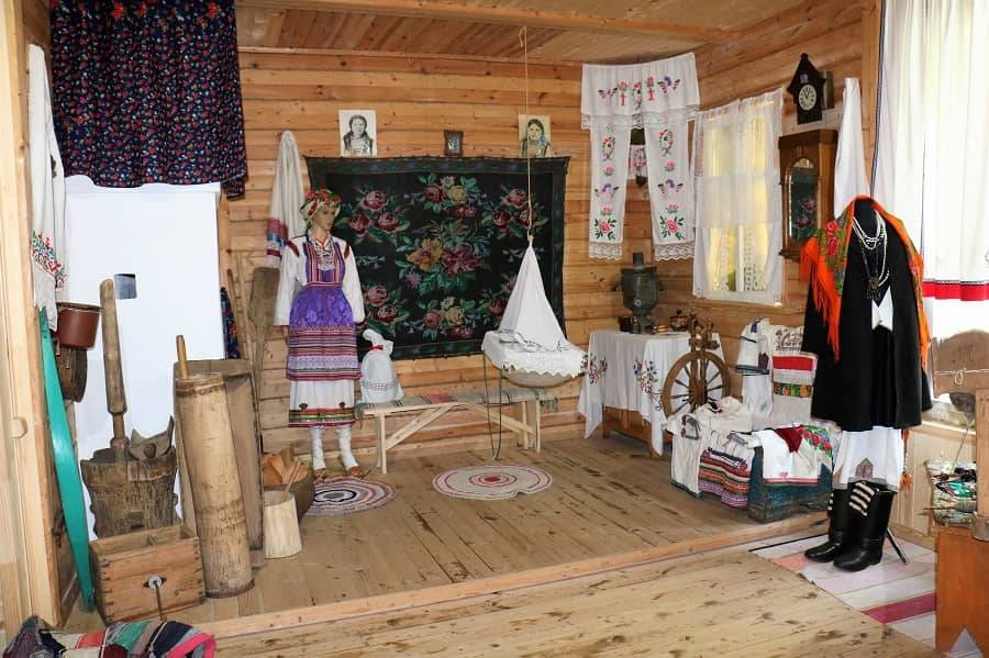 Торбеевская районная библиотека готовится к открытию этно-выставки «Нить связующая» при поддержке Президентского фонда культурных инициатив