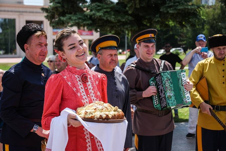 Участники экспедиции-фестиваля «Волга — река мира» посетили Астрахань