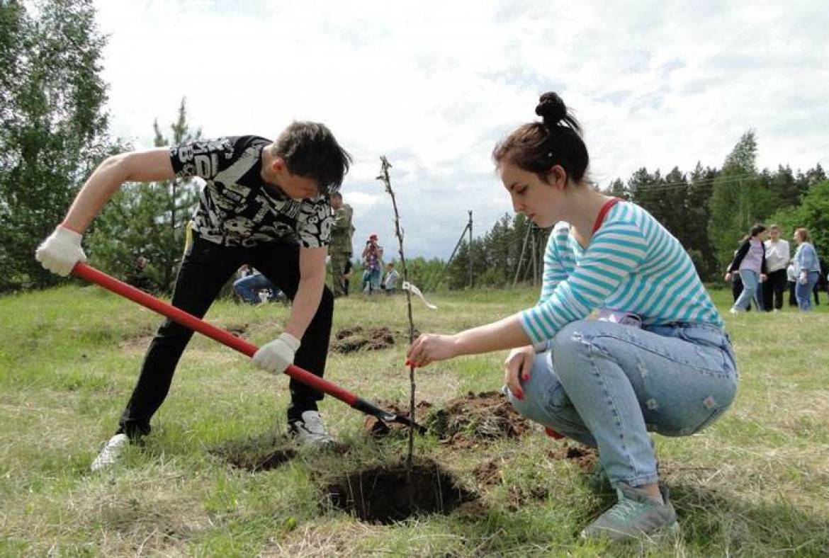 Студенты-историки посадили яблони у будущей усадьбы Феодора Ушакова