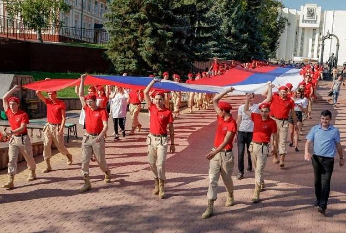 Дом народного творчества запускает виртуальный флешмоб, посвященный Дню Государственного флага Российской Федерации