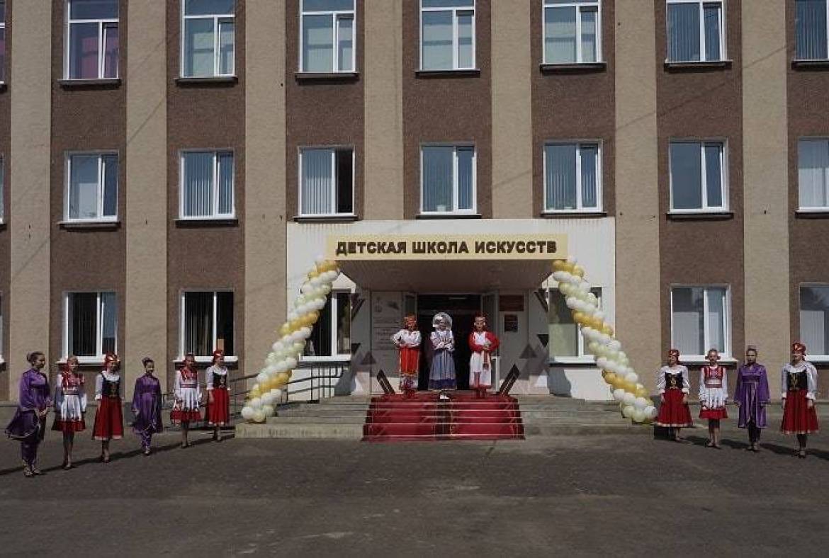 Открытие отремонтированной ДШИ и ВКЗ в Рузаевке посетила замминстра культуры России