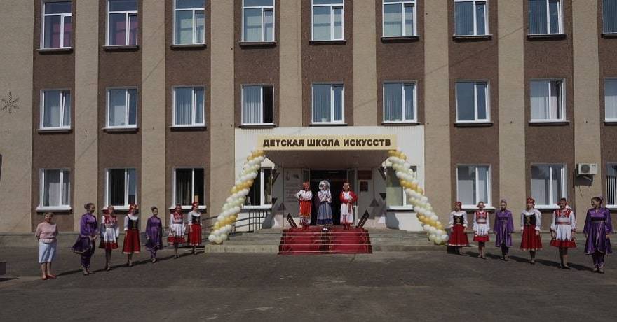 Открытие отремонтированной ДШИ и ВКЗ в Рузаевке посетила замминстра культуры России