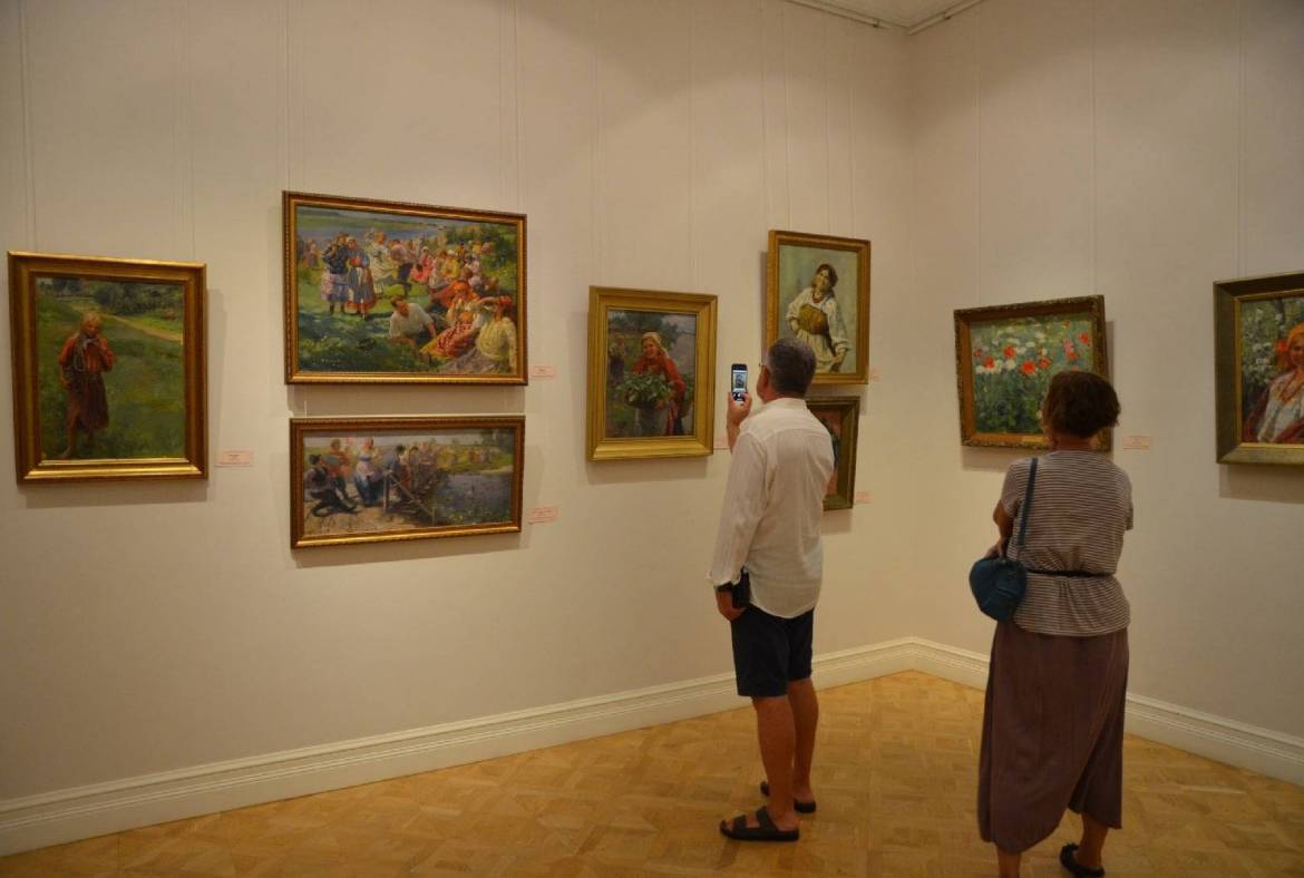 Более 4 тысяч жителей и гостей Пензы познакомились с творчеством Федота Сычкова.