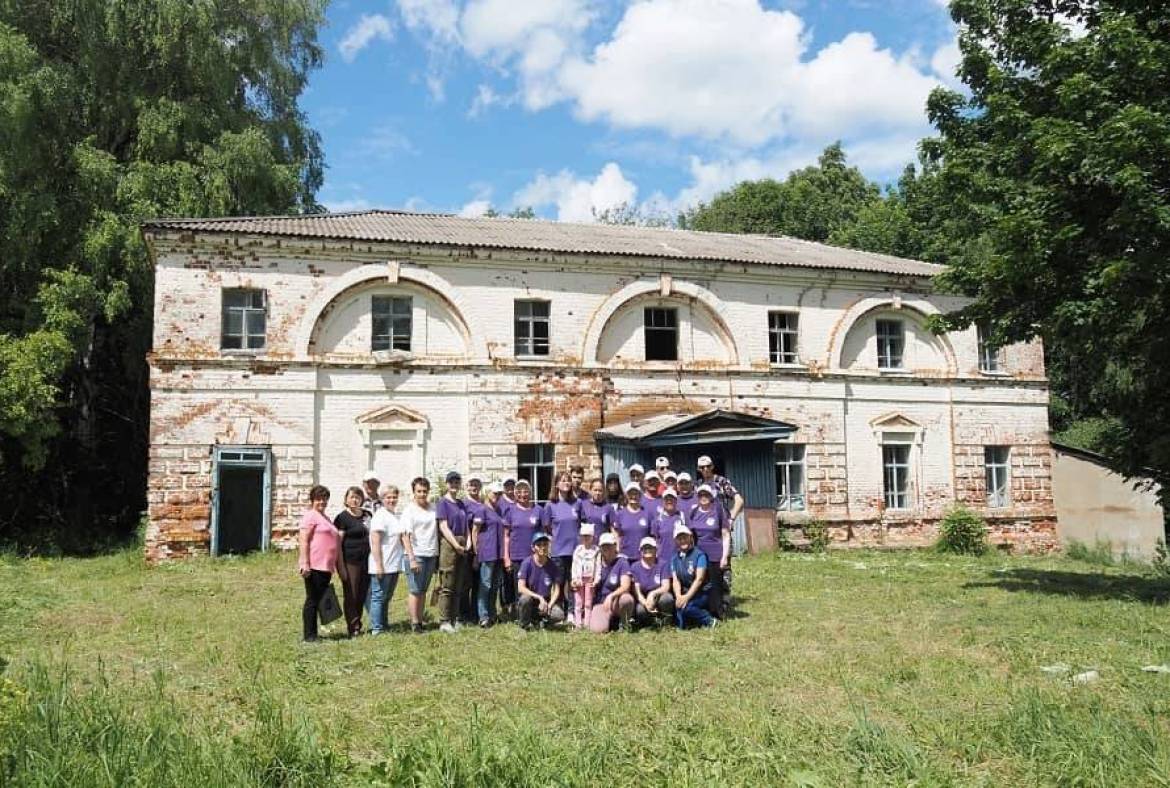 В Мордовии волонтеры культуры совершили трудовой десант в имение графа Бахметьева-Протасова