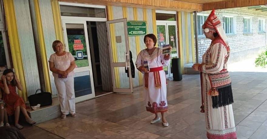 Участникам Межрегионального этнолагеря «Живи, родной язык – 2022» рассказали о традициях мордовского и татарского народов
