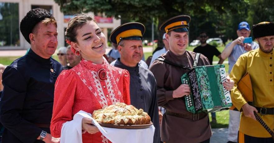 Участники экспедиции-фестиваля «Волга — река мира» посетили Астрахань