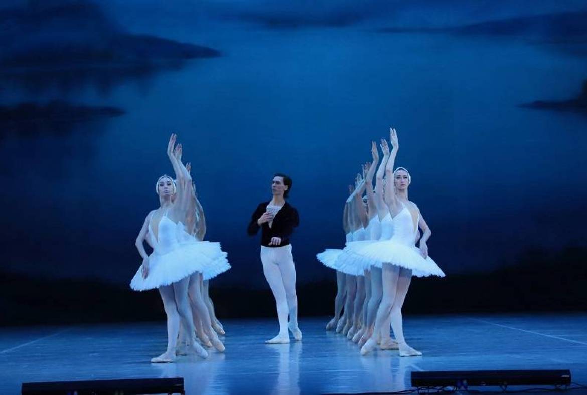 11 сентября Музыкальный театр им. И.М. Яушева приглашает зрителей на обновленный балет П.И. Чайковского «Лебединое озеро» в 2-х действиях