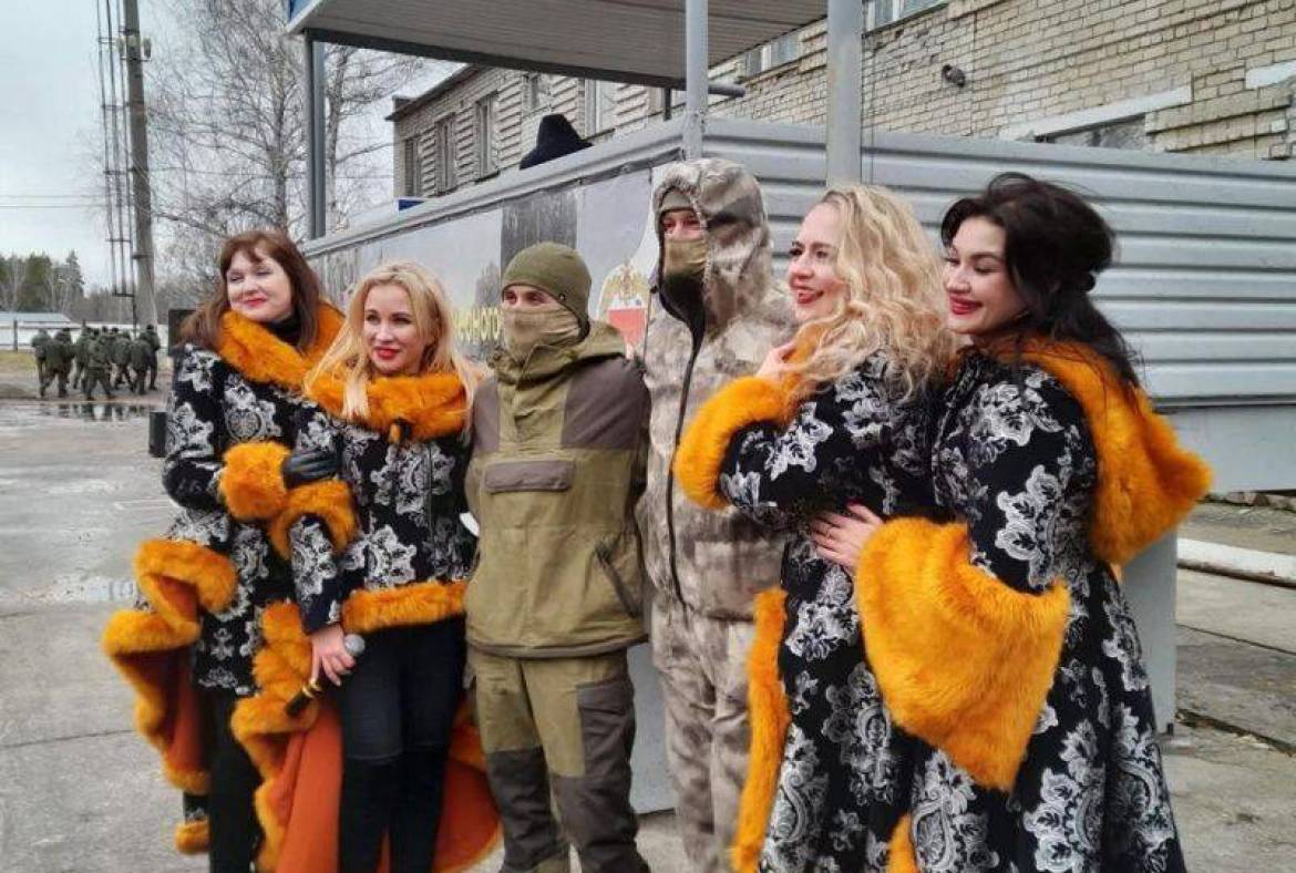 Артисты из Мордовии выступили с концертом перед мобилизованными земляками