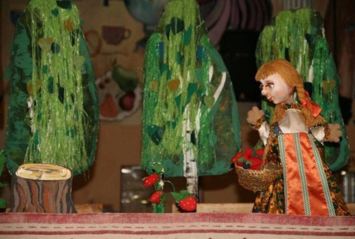 Государственный театр кукол РМ приглашает в гости к ёлочке!