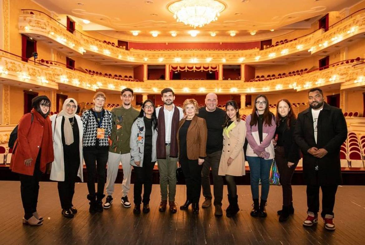 Иностранные гости побывали в Театре оперы и балета им. И.М. Яушева