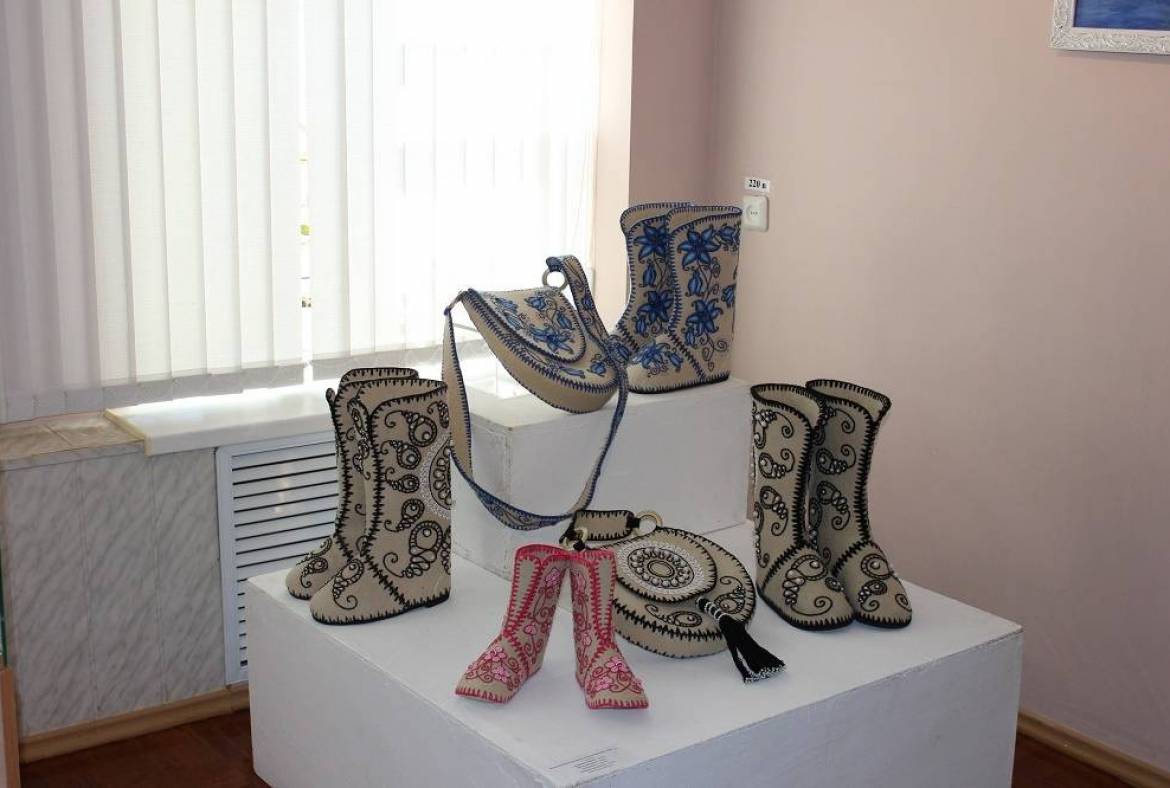 В Музее мордовской народной культуры открылась выставка мастеров по валянию шерсти «От пейзажей до валенок»