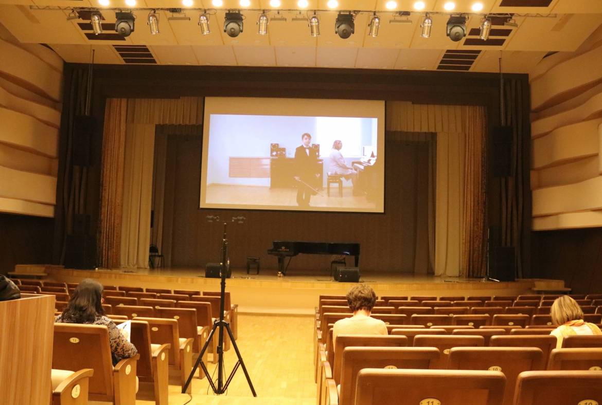 В Саранском музыкальном училище им. Л.П. Кирюкова проходят прослушивания участников конкурса «Юный виртуоз» в дистанционном формате