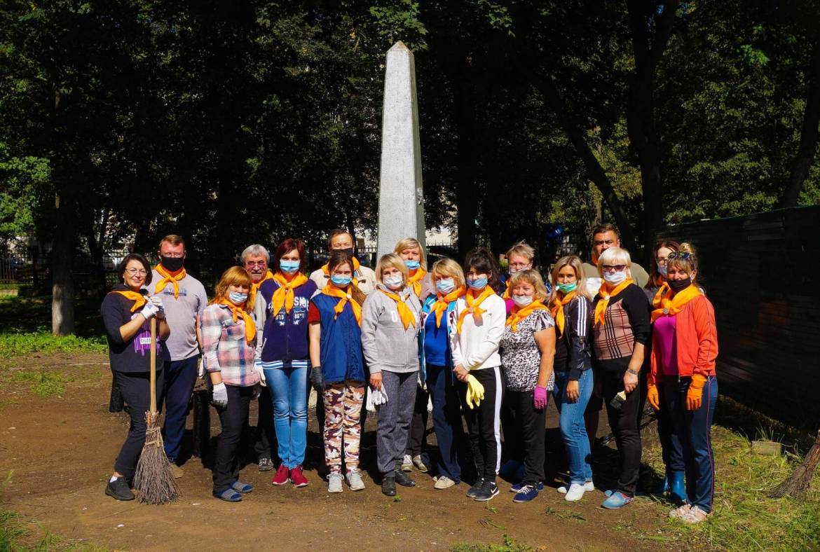 Волонтеры культуры Рузаевского района  провели работы по благоустройству памятника, установленного в честь революционных событий 1905 г.