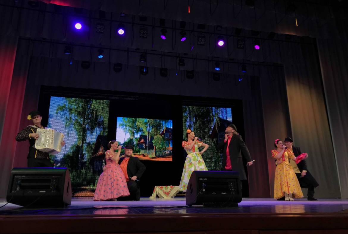 На сцене Республиканского Дворца культуры прошёл концерт Театра песни «Росичи»