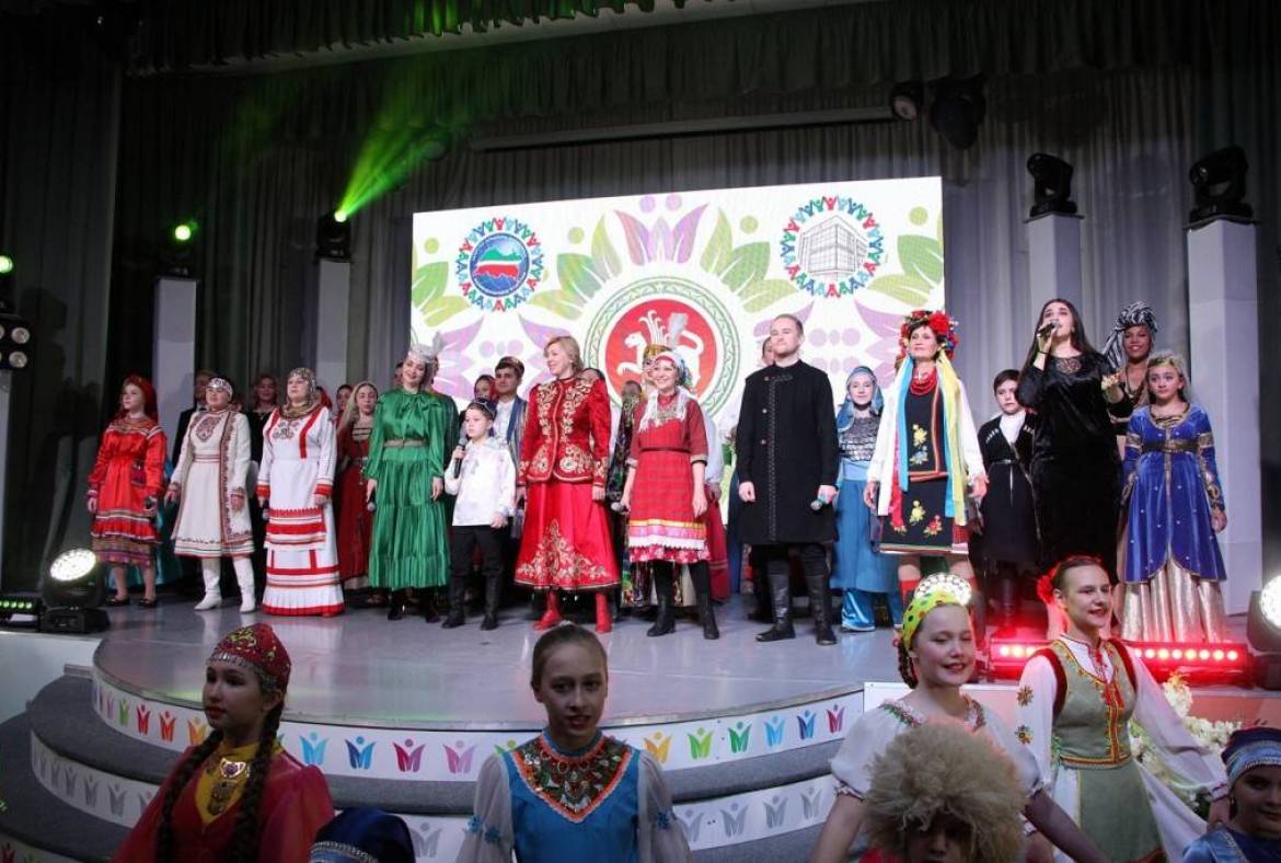 Открытие Года родных языков и народного единства в Казани с участием представителей мордовской автономии