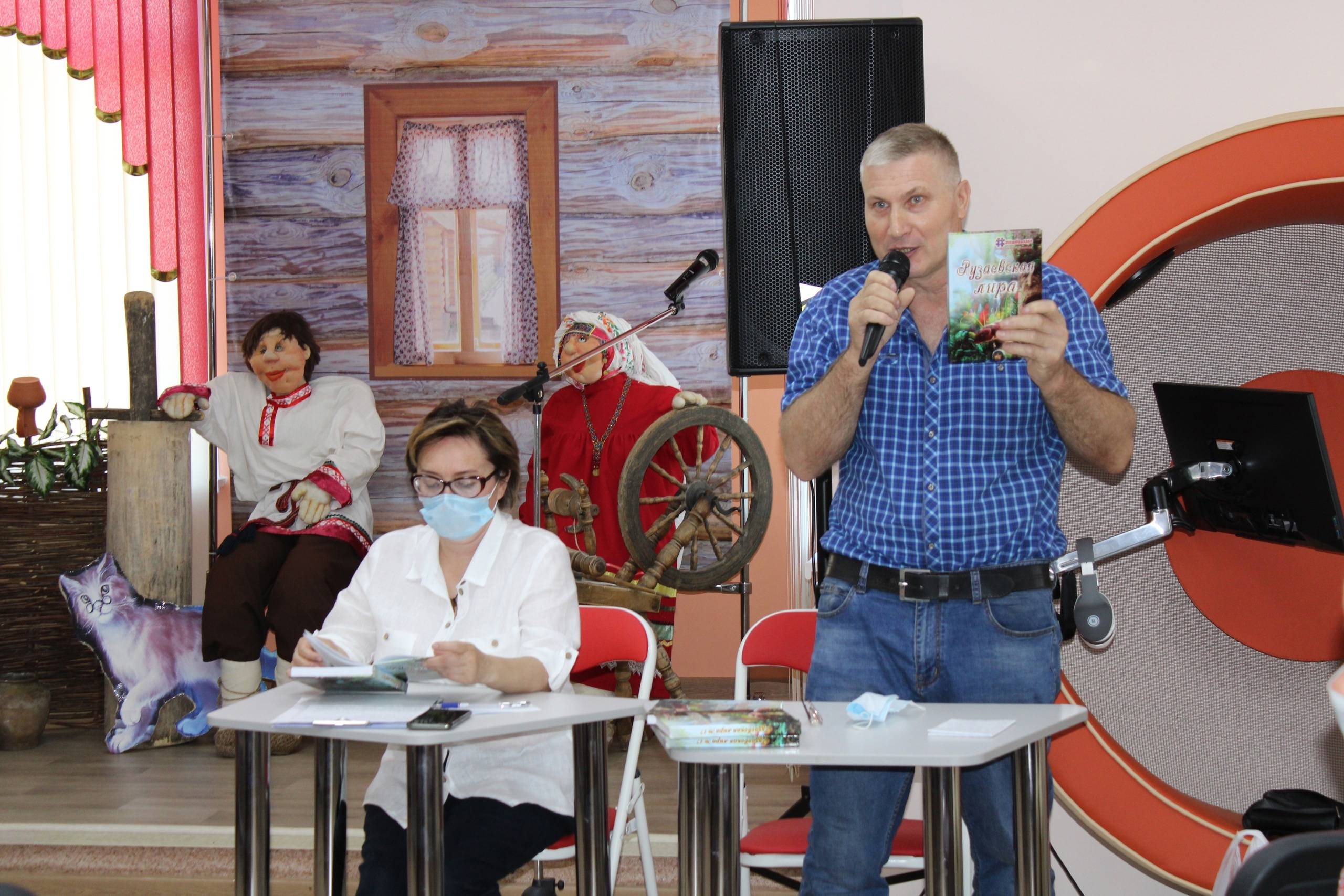 В центральной модельной библиотеке «Библиоэкспресс» Рузаевского района состоялась презентация очередного 17-го номера альманаха «Рузаевская лира»