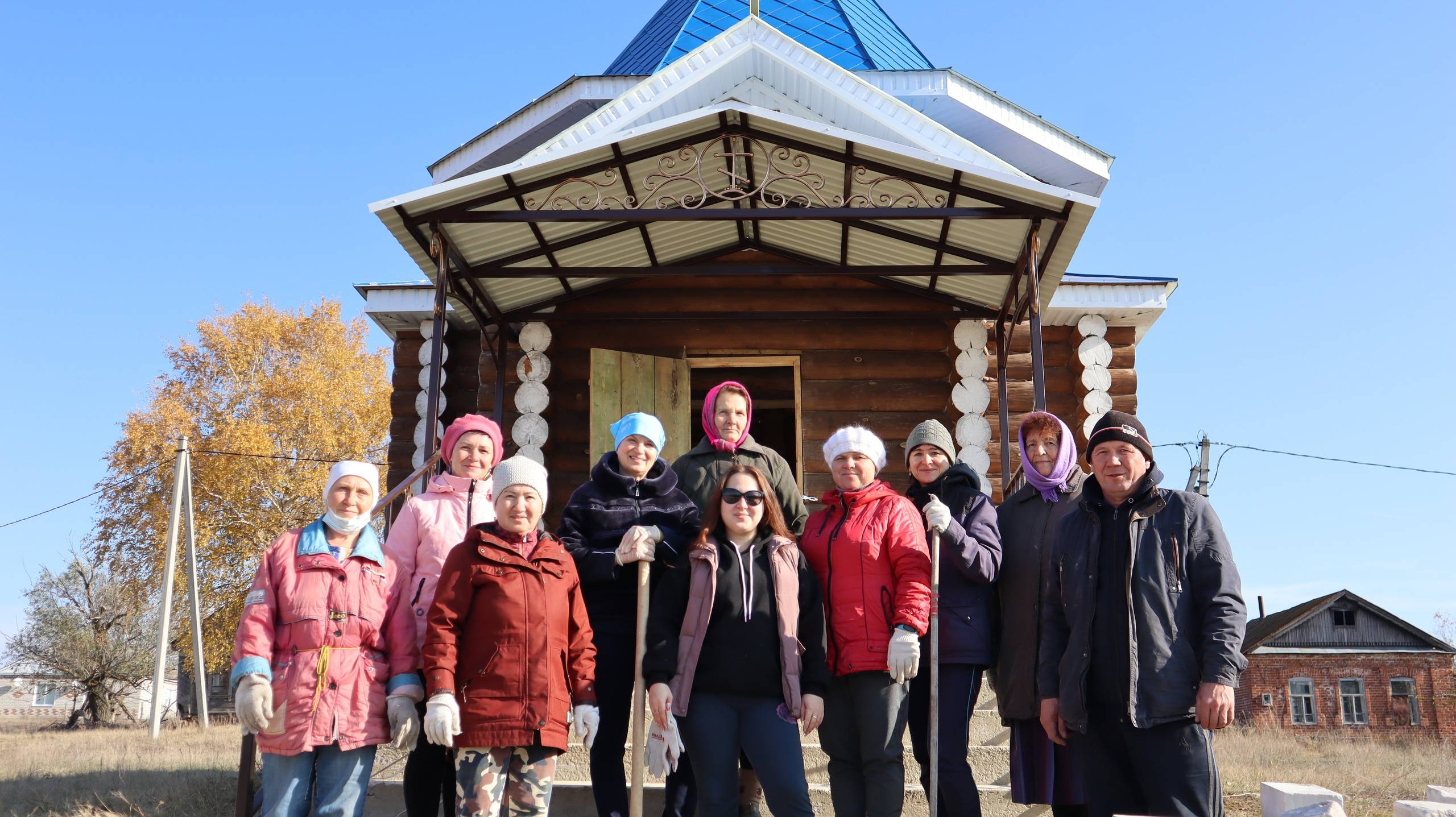 Волонтеры культуры Ельниковского района провели субботник у Храма Покрова Пресвятой Богородицы в село Кабаново