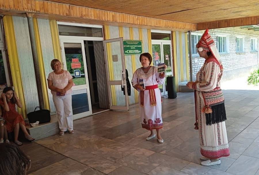 Участникам Межрегионального этнолагеря «Живи, родной язык – 2022» рассказали о традициях мордовского и татарского народов