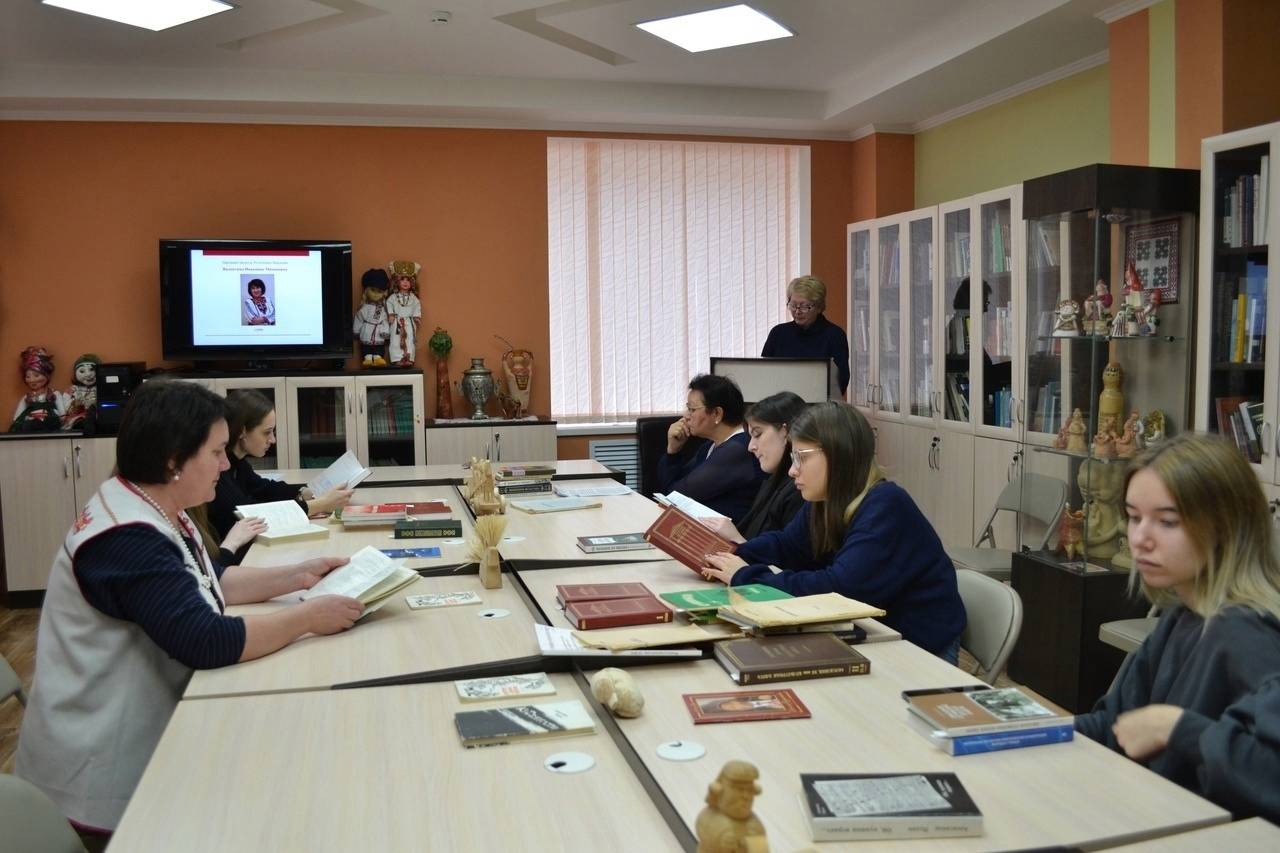 В Саранске работает библиокружок для начинающих изучение мокшанского и эрзянского языков «Говорим на родном языке»