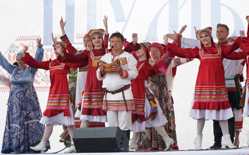 В Атяшеве прошел национально-фольклорный праздник «Шумбрат!»