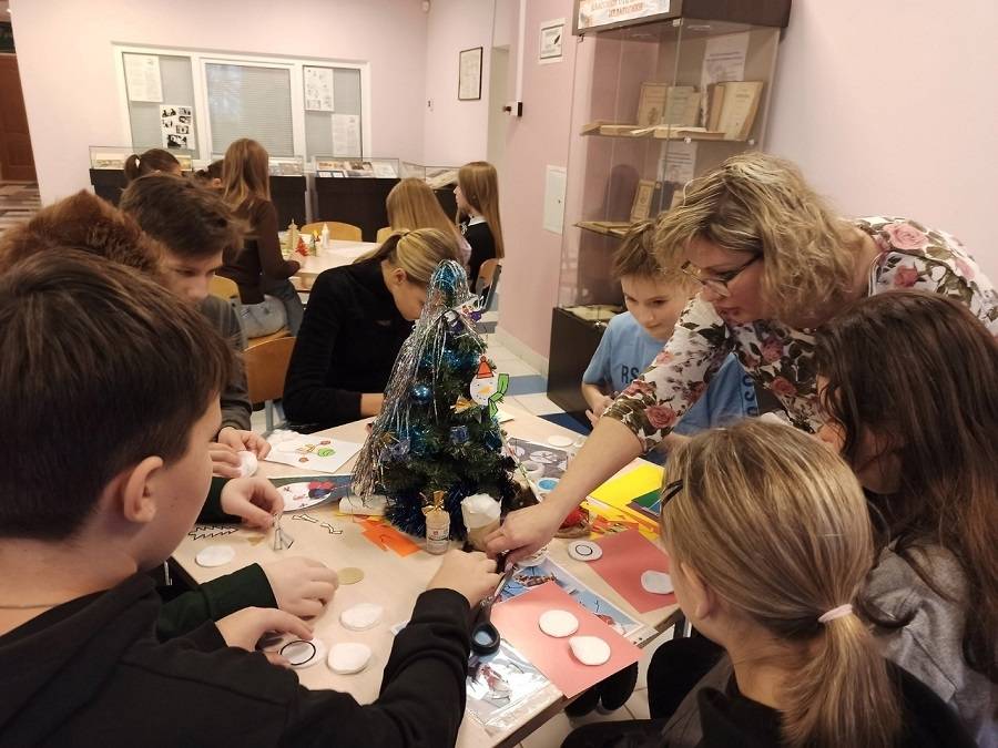 В Национальной библиотеке им. А.С. Пушкина РМ работает новогодняя мастерская Деда Мороза