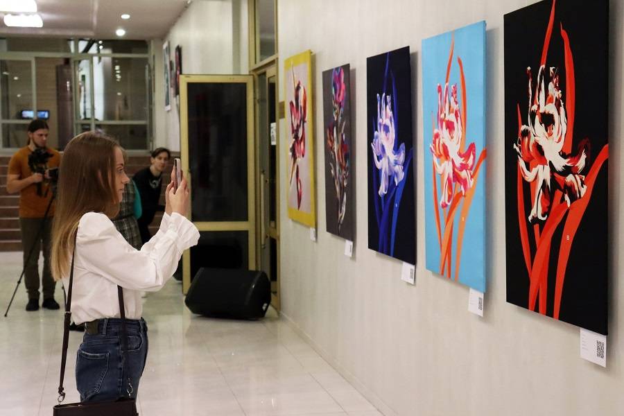 В Музее Эрьзи открылась персональная выставка молодого дизайнера, художника по текстилю Екатерины Беляевой «Цвет»