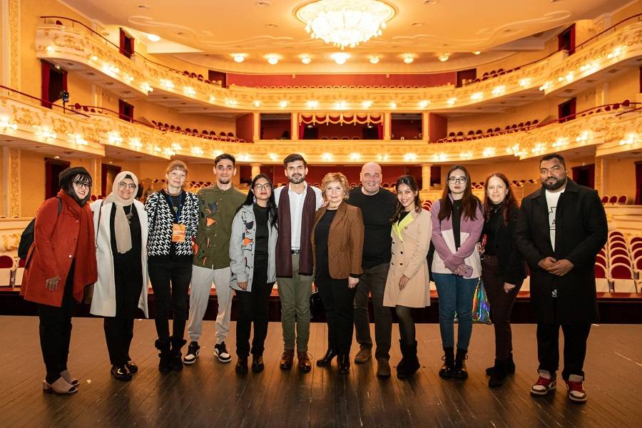 Иностранные гости побывали в Театре оперы и балета им. И.М. Яушева