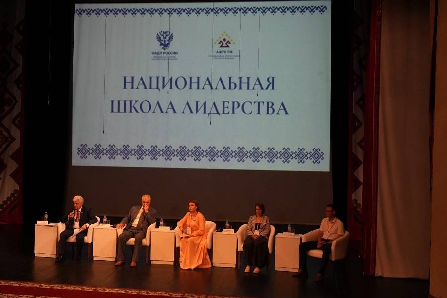 В Саранске на базе Мордовского драматического театра открылась Национальная школа лидерства
